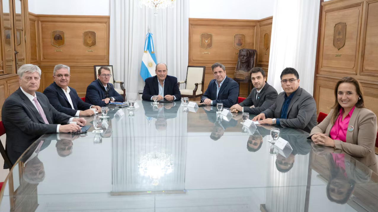 Gobernadores se reunieron con funcionarios nacionales para reclamar por fondos y mayor previsibilidad fiscal