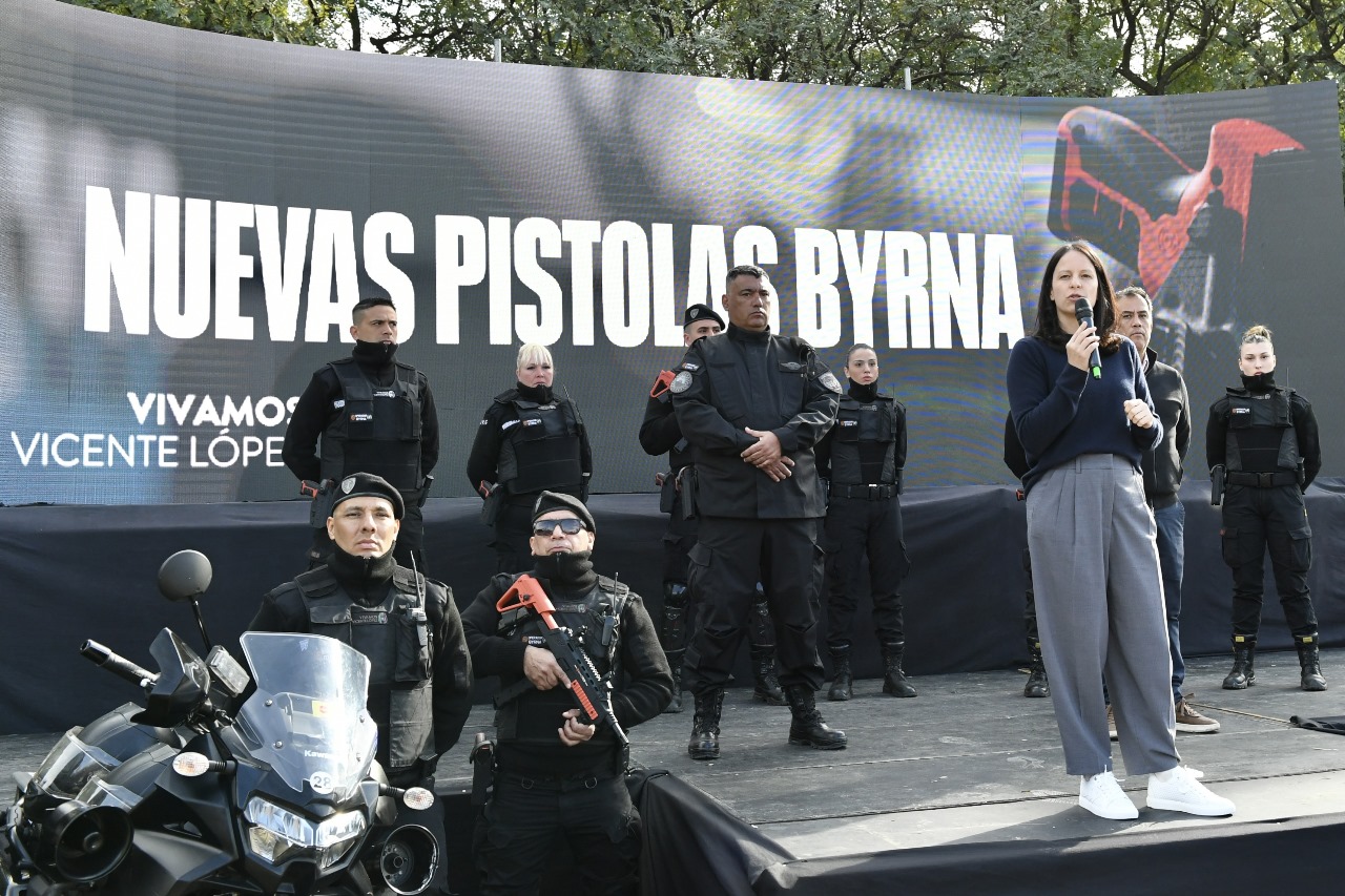 Soledad Martínez anunció la incorporación de las nuevas armas de munición no letal para la patrulla de Vicente López