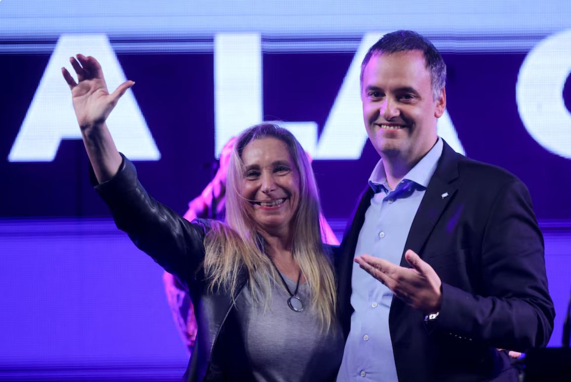 Adorni habló de un “escándalo” y “operación” por los audios de Karina Milei