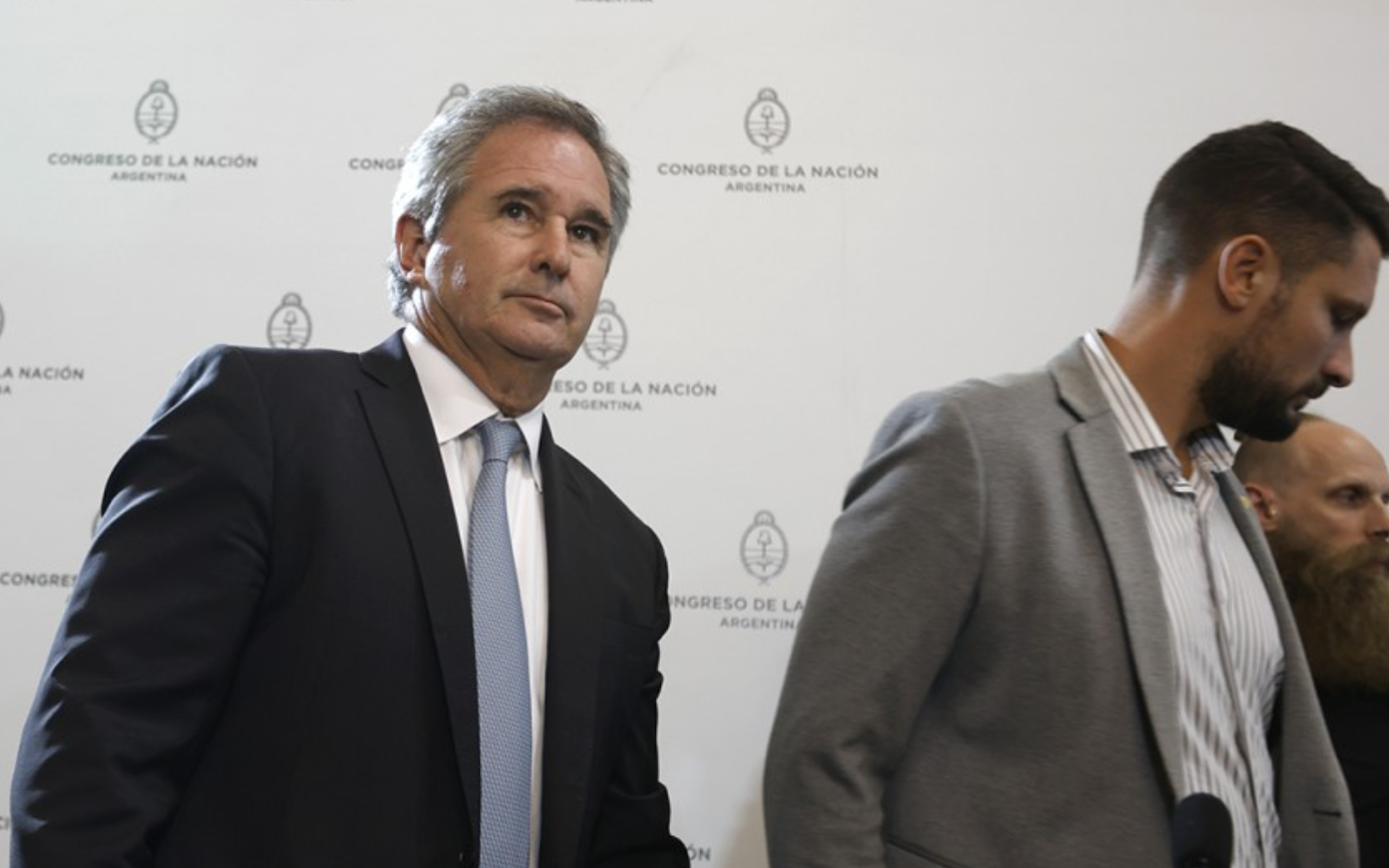 El Gobierno rompe la libre flotación y pone al Tesoro a intervenir en el mercado cambiario