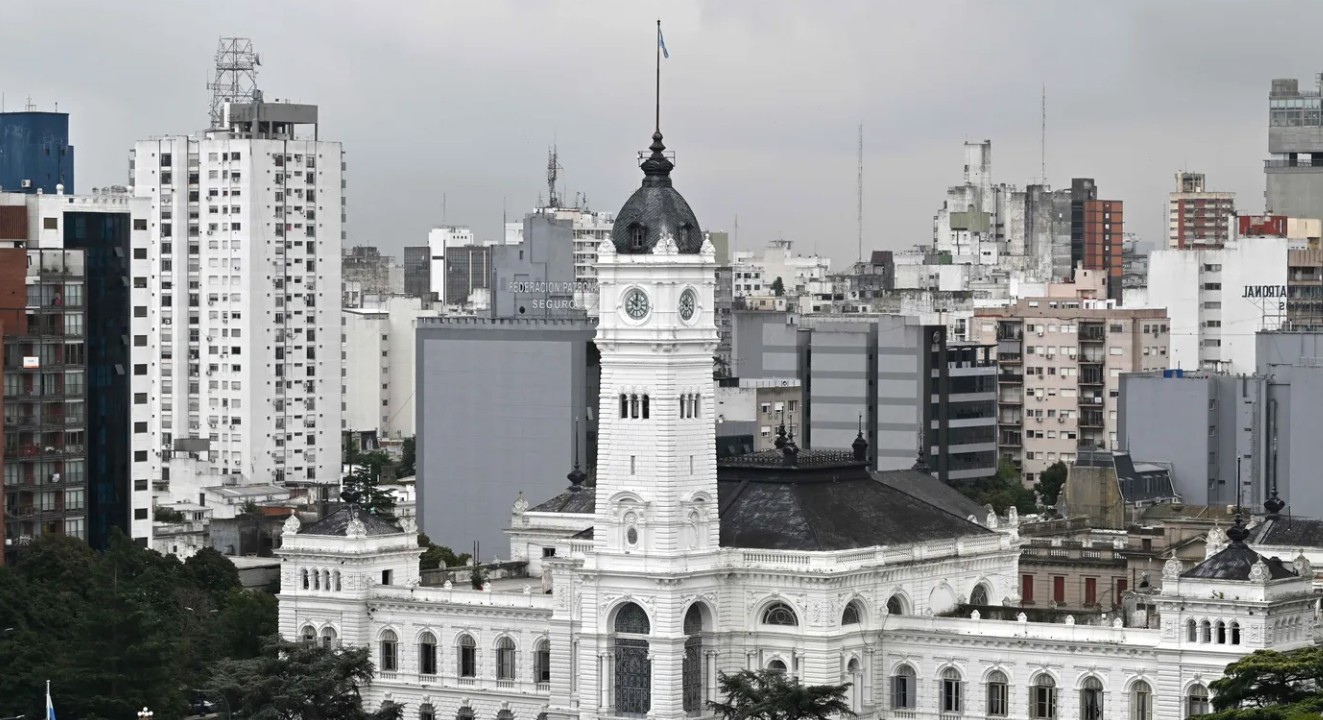 La Plata lanza un programa para prevenir consumos problemáticos y el suicidio en jóvenes