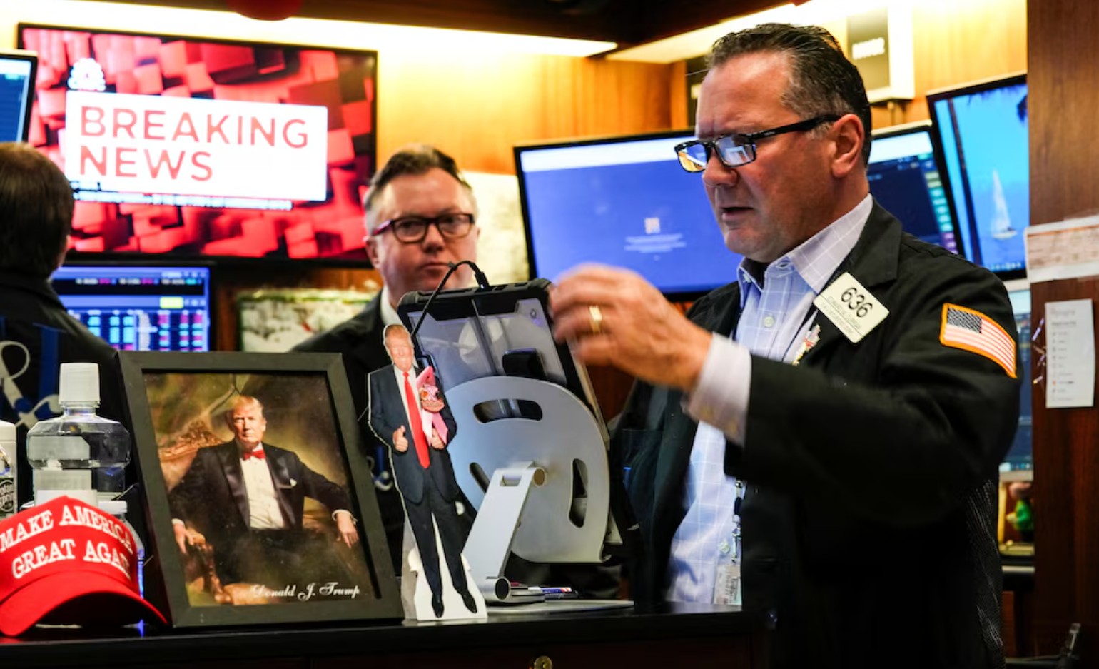 Caputo lanza un bono en dólares al 6,5% para afrontar los vencimientos de enero sin usar reservas