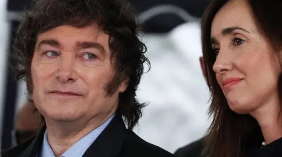 Milei oficializó el aumento salarial para altos funcionarios y mantuvo congelados los sueldos del Presidente y la Vicepresidenta