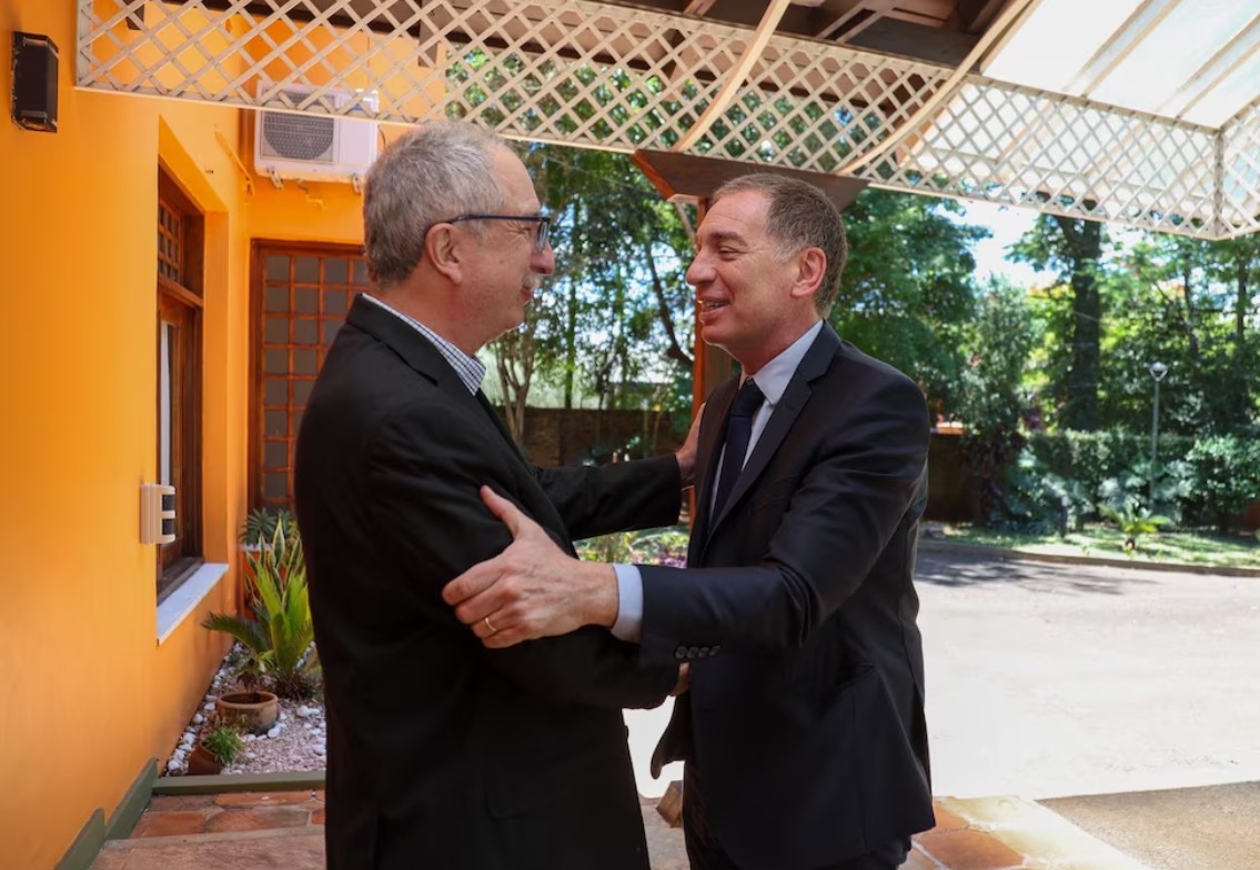 Misiones congela los pases a planta permanente hasta 2026 por la crisis financiera provincial