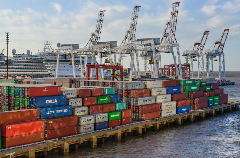 El superávit comercial marcó un nuevo récord en mayo: exportaciones históricas e importaciones en baja impulsaron el saldo positivo