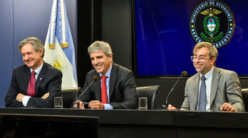 El Tesoro logró un rollover del 114,5% pero cambió el destino de los pesos y generó dudas en el mercado