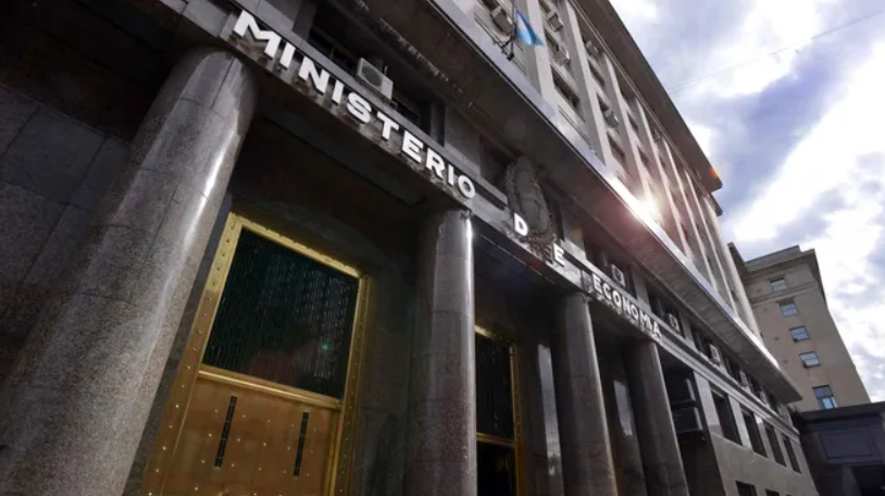 El Gobierno logró un superávit financiero de $245.000 millones en julio, impulsado por el vencimiento de Ganancias